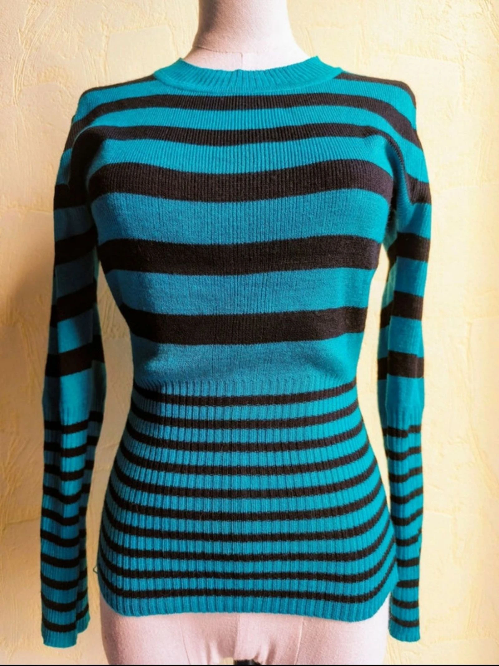 Pull rayé turquoise et noir